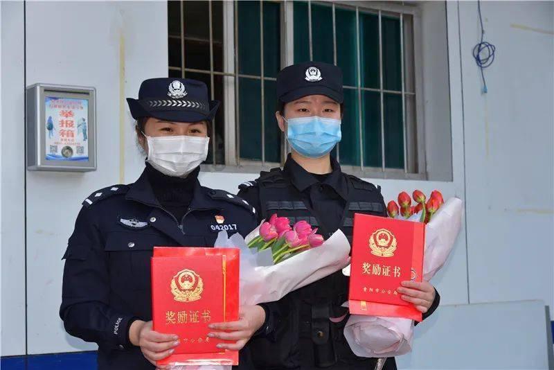 内塞尾巴怎么佩戴视频？？？游戏画面